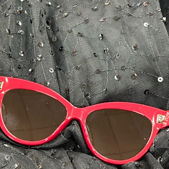 DIFF Eyewear inspired by Marilyn Monroe. Red , cat eye sunglasses w/ case - Picture 12 of 16